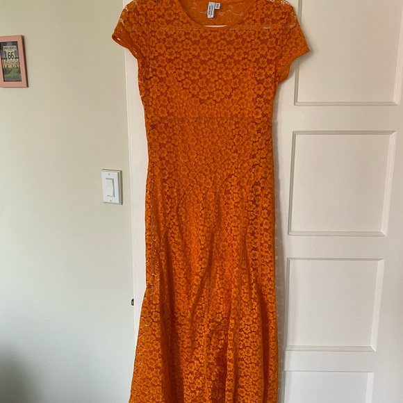 & other stories orange lace floral midi dress. Size 4 / S - Picture 3 of 5
